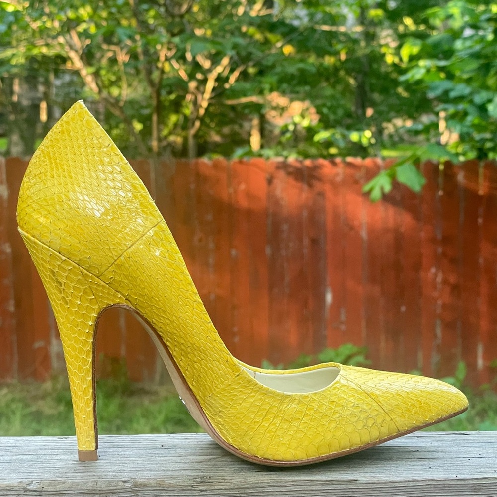 💛Velvet Angels Yellow Python 🐍 Heels Sz 36💛